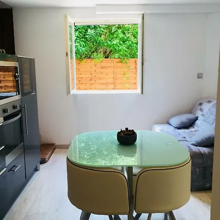Rinesa Apartment *